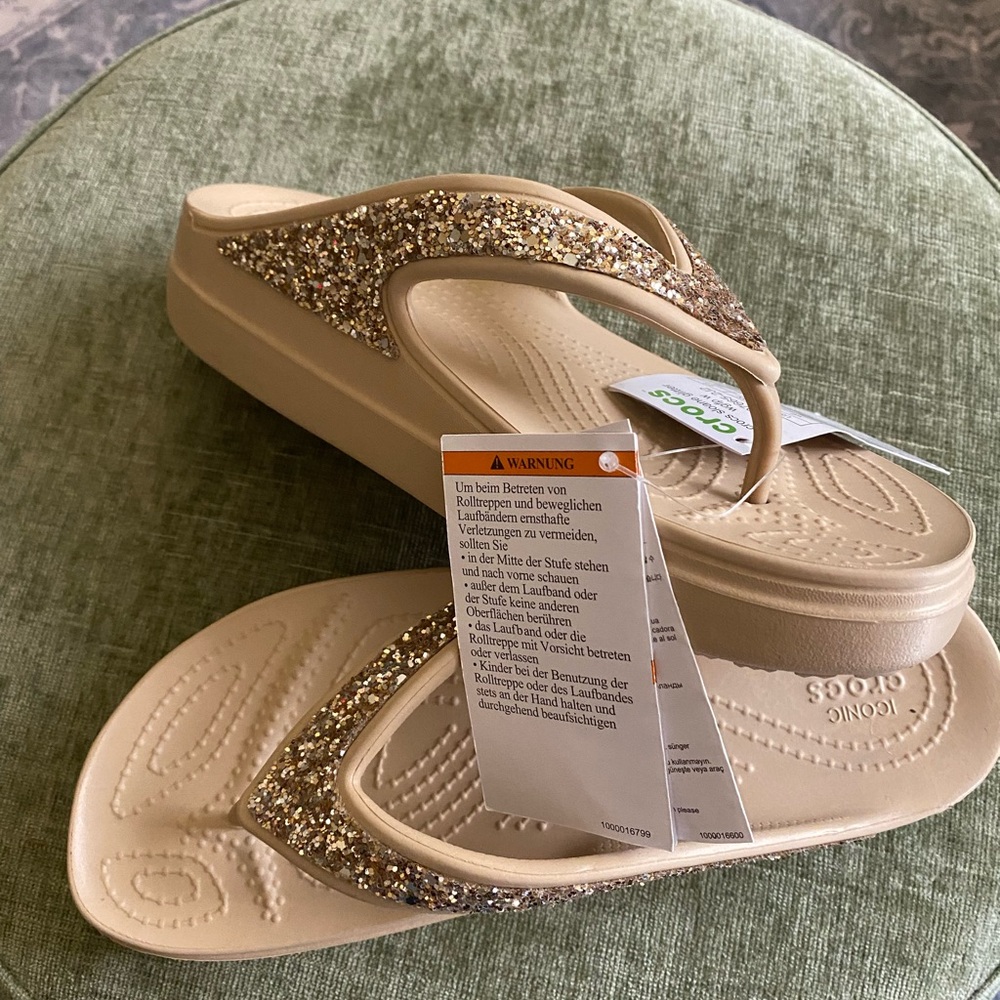 CROCS Women's Sloane Glitter Sandals - Gold and Tan